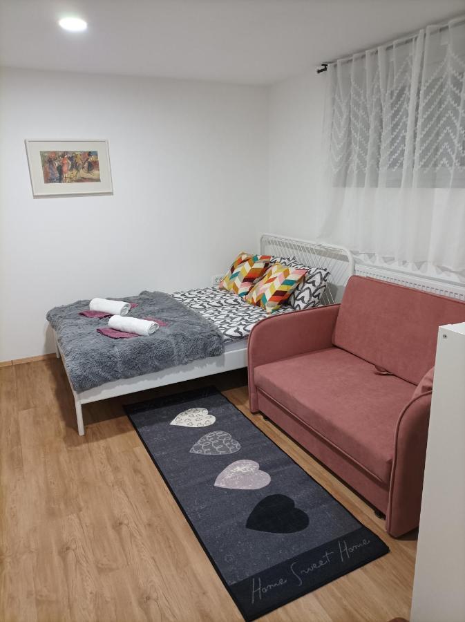 Apartma Juli Zirovnica Eksteriør billede